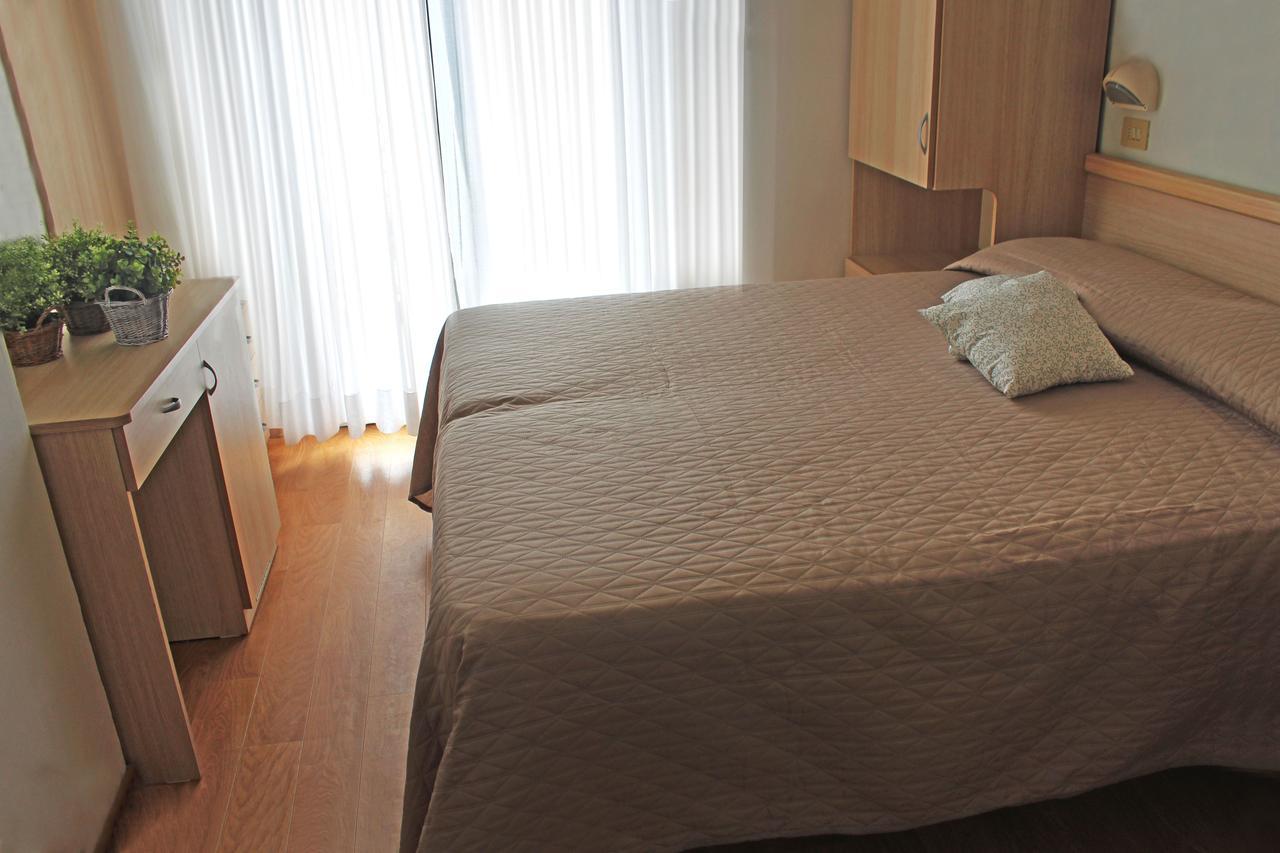 Hotel Lungomare Cattolica Eksteriør billede